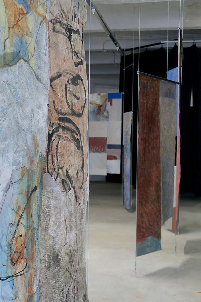 Natalia Blanch, installation Le lieu qui te revêt