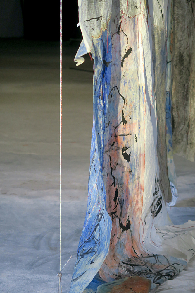 Natalia Blanch, installation Le lieu qui te revêt